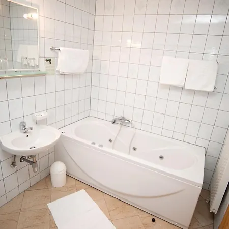 Adria Kupres (Canton 10)