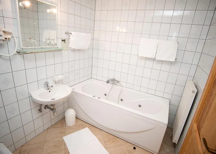 Adria Kupres (Canton 10)